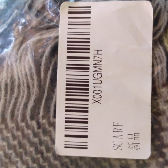 Fringed Scarf. - Picture 9 of 9